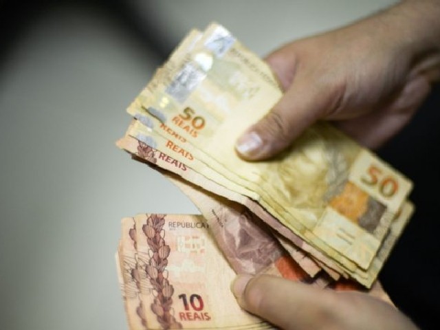Imagem da matéria 'IBGE divulga renda ganha pelos brasileiros em 2019'